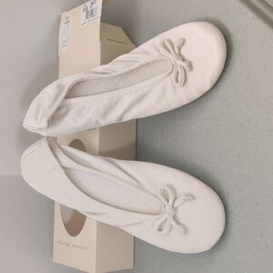 Isotoner Satin Womens Ballerina Slippers - Large (8-9) Cream